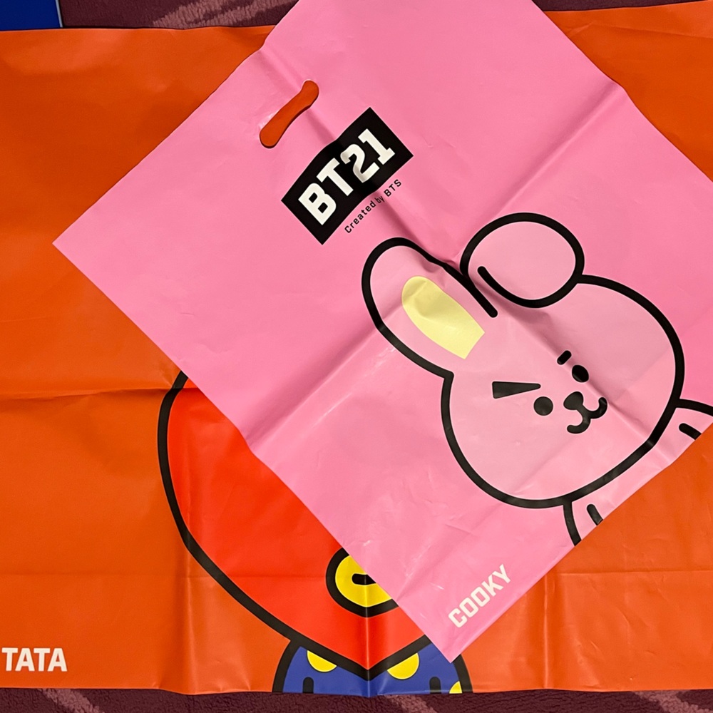 5 BTS and BT21 Bags